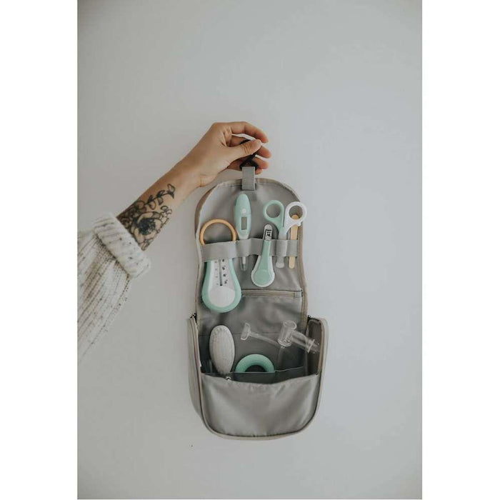 Neceser de Baño Béaba con 9 Accesorios Gris