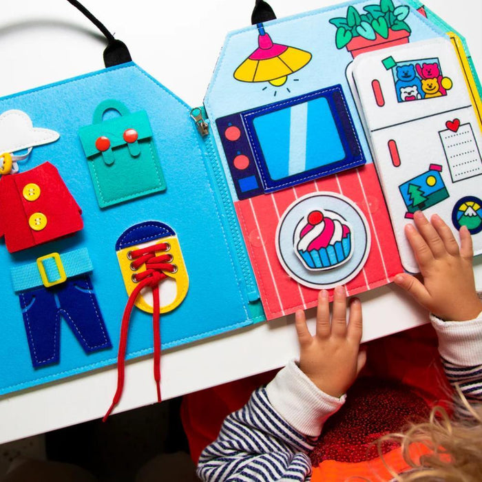 Livro OMY Little Montessori Play Kit My Day