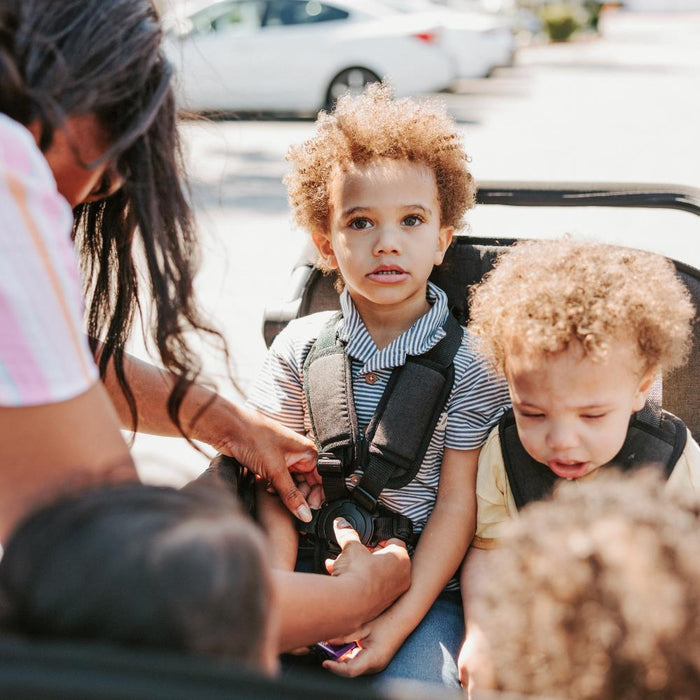 Wonderfold W4 Elite Stroller Wagon Volcanic Black 4 Lugares