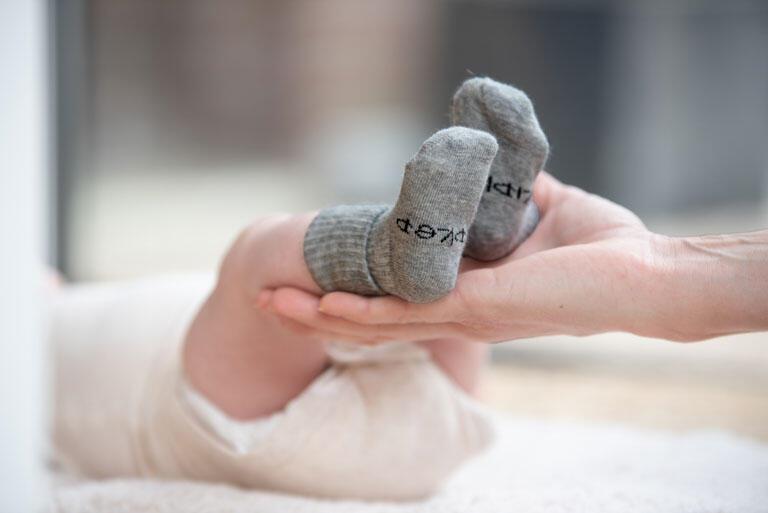 2 Pares Meias KipKep Bio Stay-on Pebble Grey 0-6m
