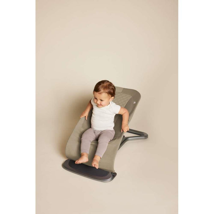 Ergobaby Evolve Soft Olive Lounger