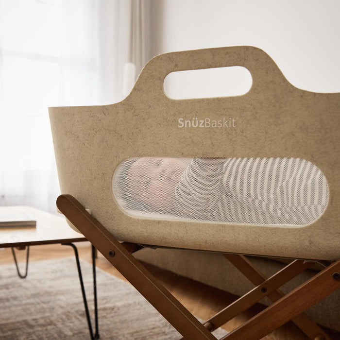 Alcofa SnüzBaskit Barley com Suporte Walnut
