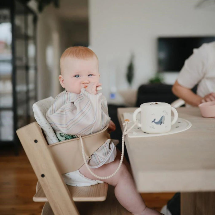 Taça para Snacks em Silicone Mushie Whales