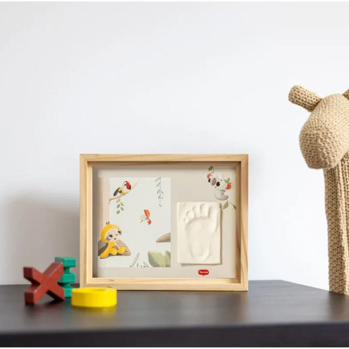 Moldura de Madeira com Kit de Argila Tiny Love