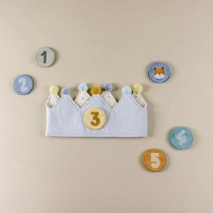 Corona de cumpleaños azul con parches