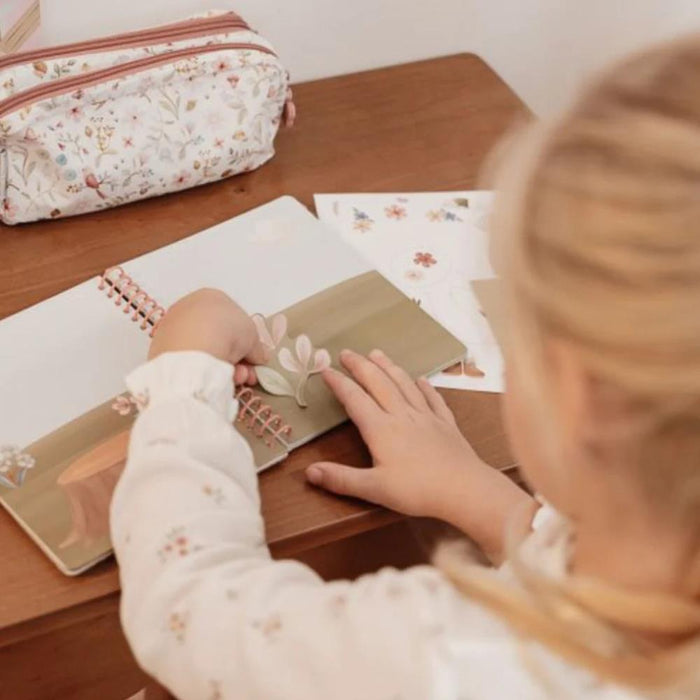 Livro Little Dutch Dress Up Rosa & Friends Fairy Garden