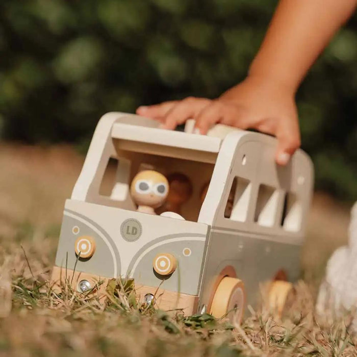 Vintage Camper Van e Família de Férias Little Dutch em Madeira