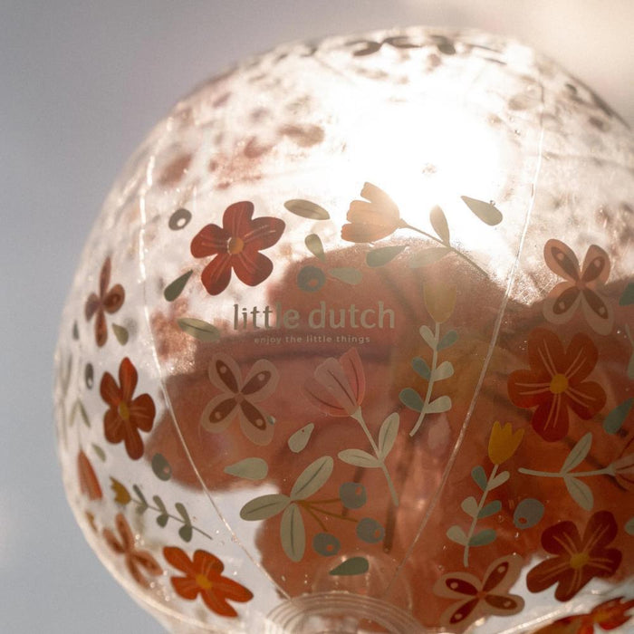 Pelota de playa 3D con pequeñas flores rosas holandesas