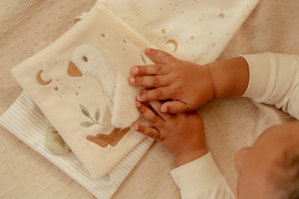 Livro de Atividades Little Dutch Newborn Naturals Beige