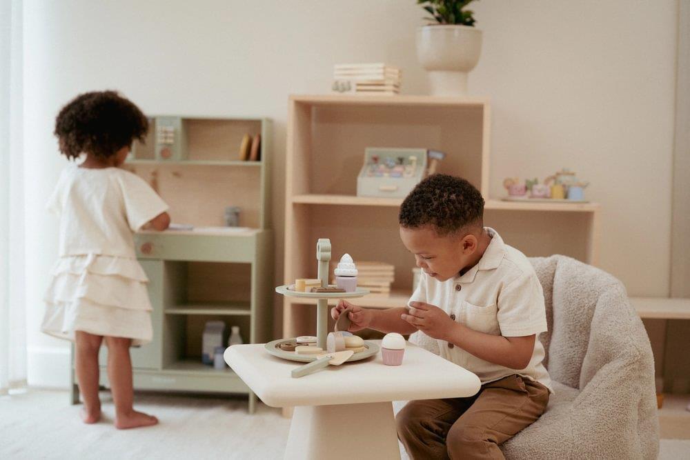 Bandeja de 2 Andares com Bolos e Acessórios em Madeira Little Dutch