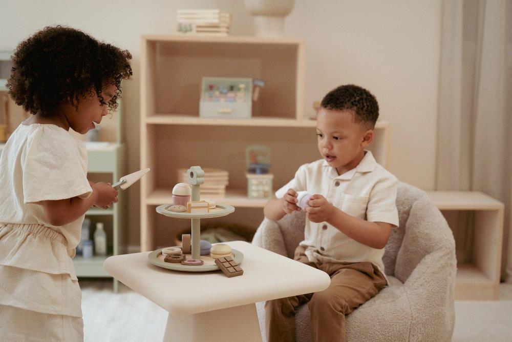 Bandeja de 2 Andares com Bolos e Acessórios em Madeira Little Dutch
