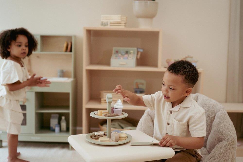 Bandeja de 2 Andares com Bolos e Acessórios em Madeira Little Dutch
