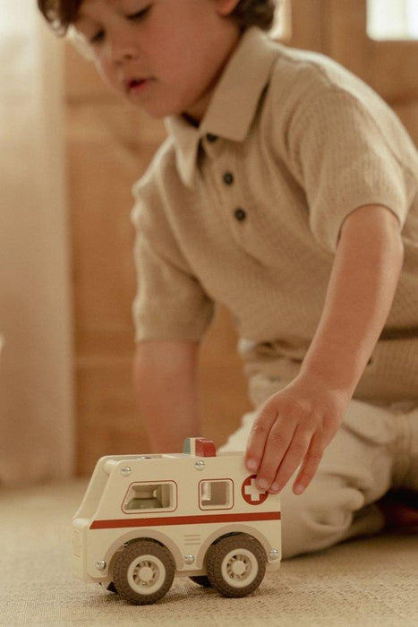 Ambulância com Figura em Madeira Little Dutch