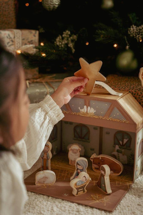 Presépio em Madeira com Mala Little Dutch