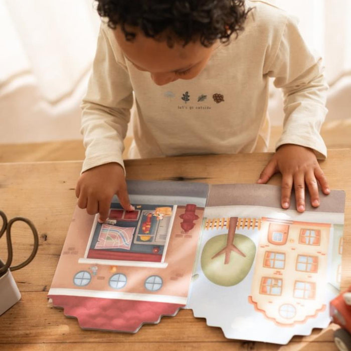 Conjunto Cenário e Autocolantes Little Dutch Bombeiros Jim & Friends