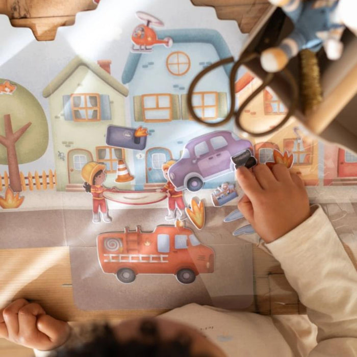 Conjunto Cenário e Autocolantes Little Dutch Bombeiros Jim & Friends