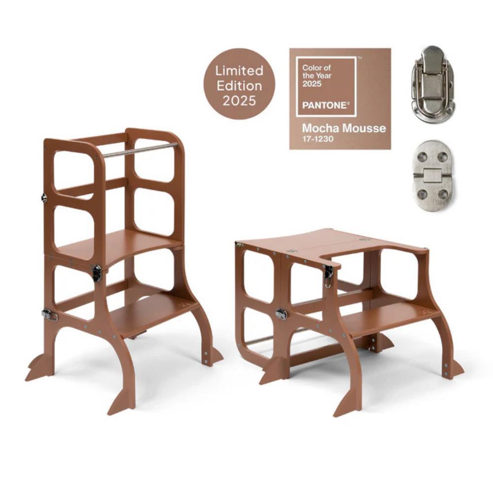 Torre de aprendizaje y mesa auxiliar 2 en 1 Ette Tete en madera color moca mousse con detalles plateados.