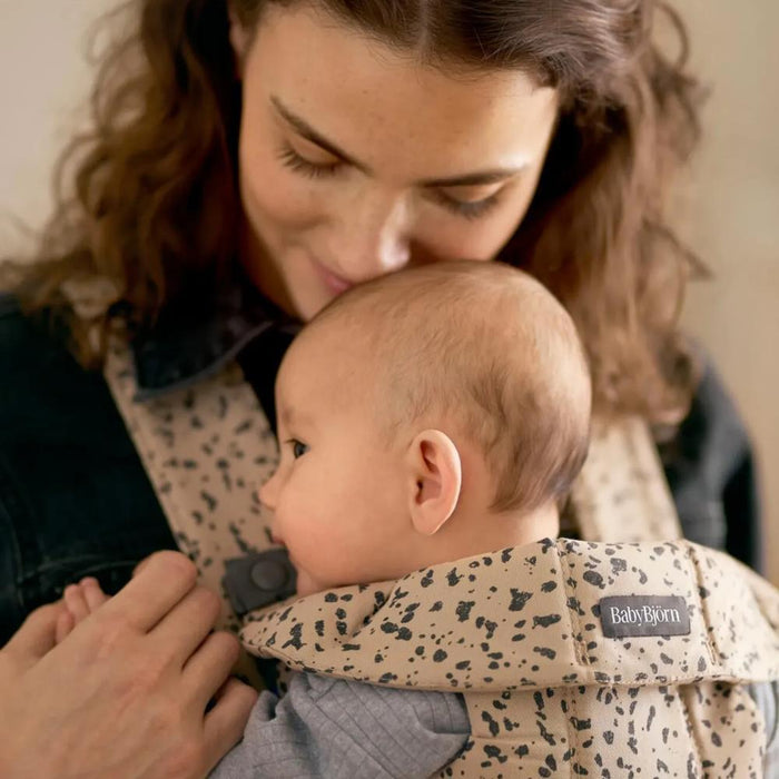Marsúpio/Porta-Bebés BabyBjörn Mini Algodão Beige/Dark Grey Print