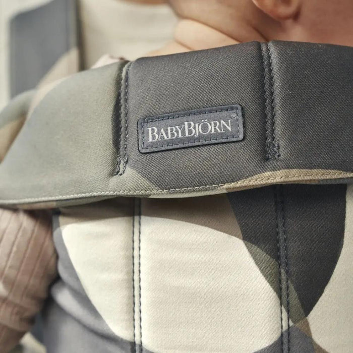 Marsúpio/Porta-Bebés BabyBjörn Mini Algodão Khaki/Green Print