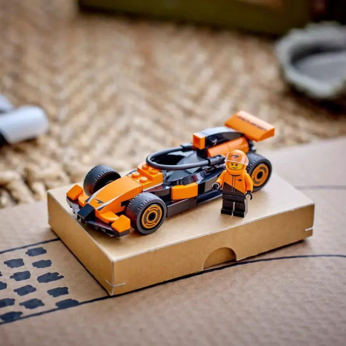 Lego City Piloto F1 Carro Corrida McLaren 86 Peças