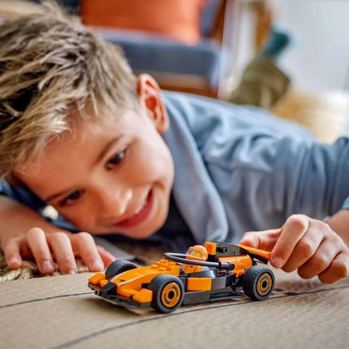 Lego City Piloto F1 Carro Corrida McLaren 86 Peças