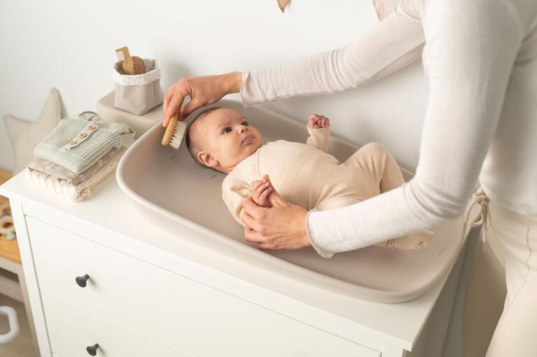 Muda Fraldas em Espuma EVA com Medidor Olmitos Taupe