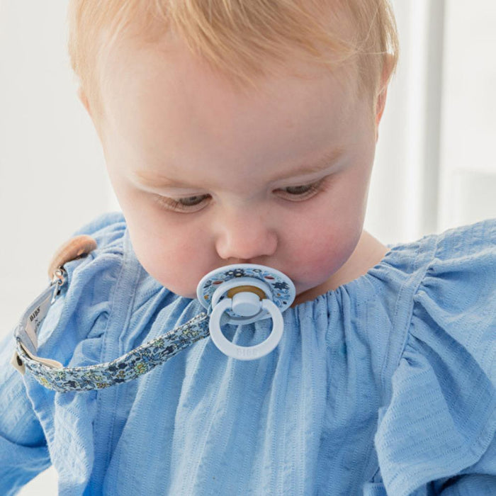 Corrente para Chupeta Bibs Liberty Chamomile Lawn Baby Blue