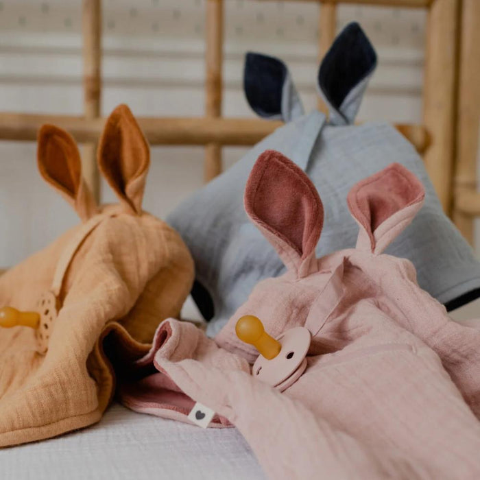 Doudou com Clip para Chupeta Bibs Kangaroo Blush