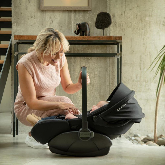 Pack Nuna Arra Next Caviar + Base Next Licorice