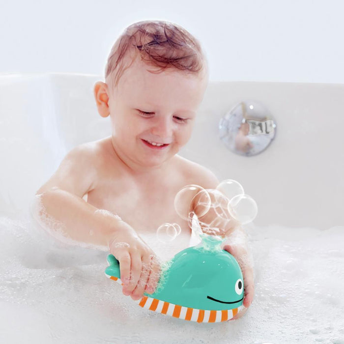 Baleia Faz Bolas de Sabão no Banho Hape
