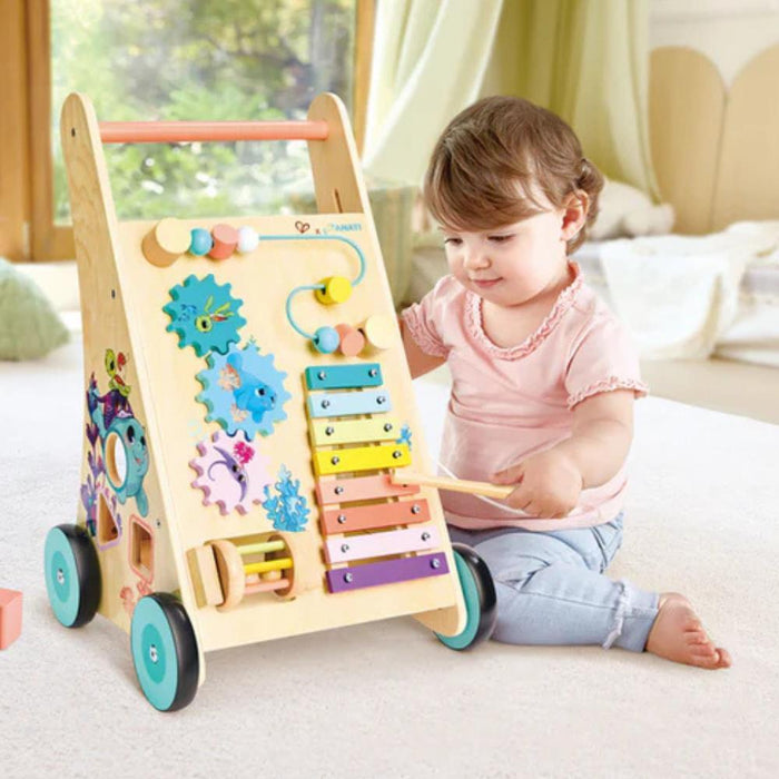 Andador com Atividades Hape Iti em Madeira