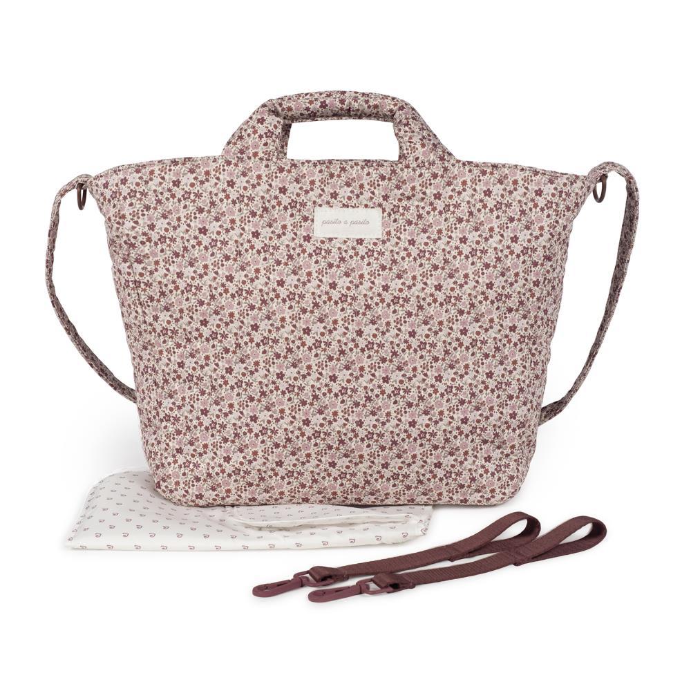 Bolso cambiador Pasito a Pasito con estampado de flores de cerezo y cambiador incluido.